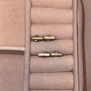 1 pair gold bar studs, 1 put rose gold bar studs